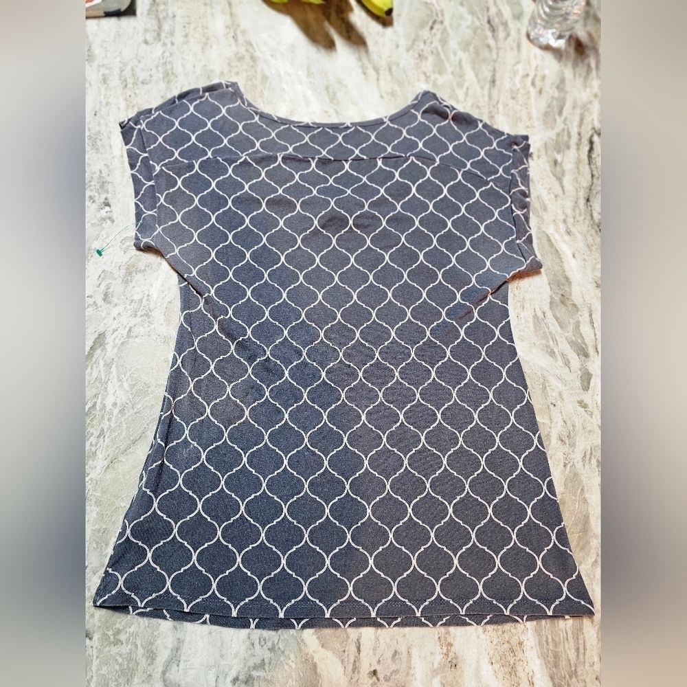 Banana Republic Navy White Knot Front Geometric Top – Medium - Picture 8 of 9